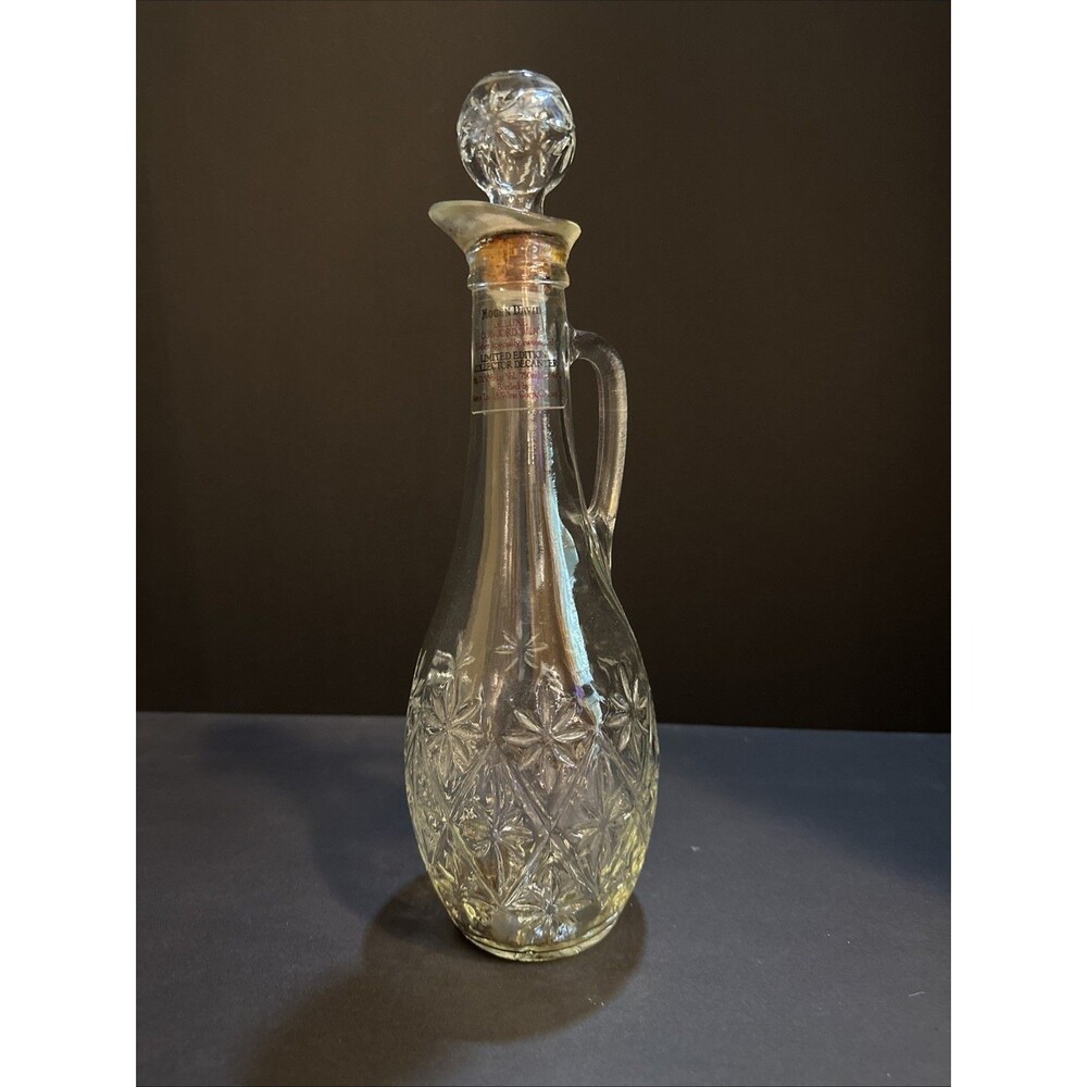 Vintage Mogen David Deluxe Concord Wine Limited Edition‎ Collector Decanter